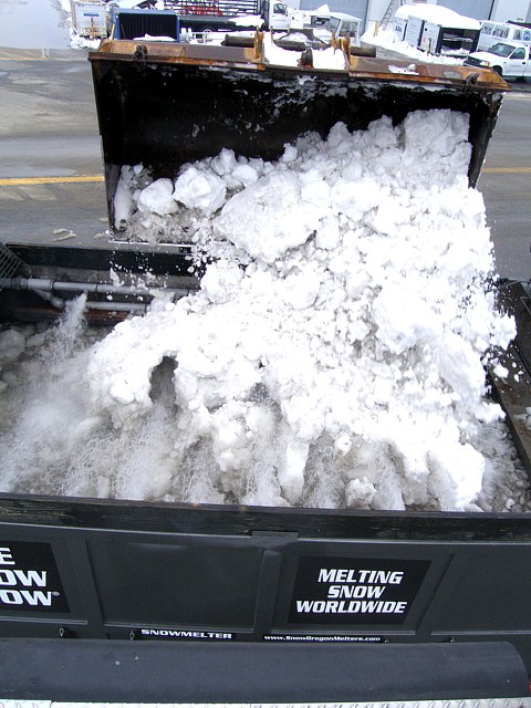 Loading Snow at the Cleveland Airport - SND1800